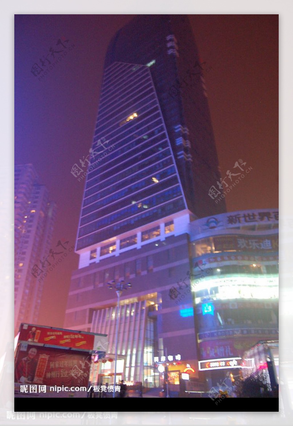 城市夜色2夜色中的高层建筑图片