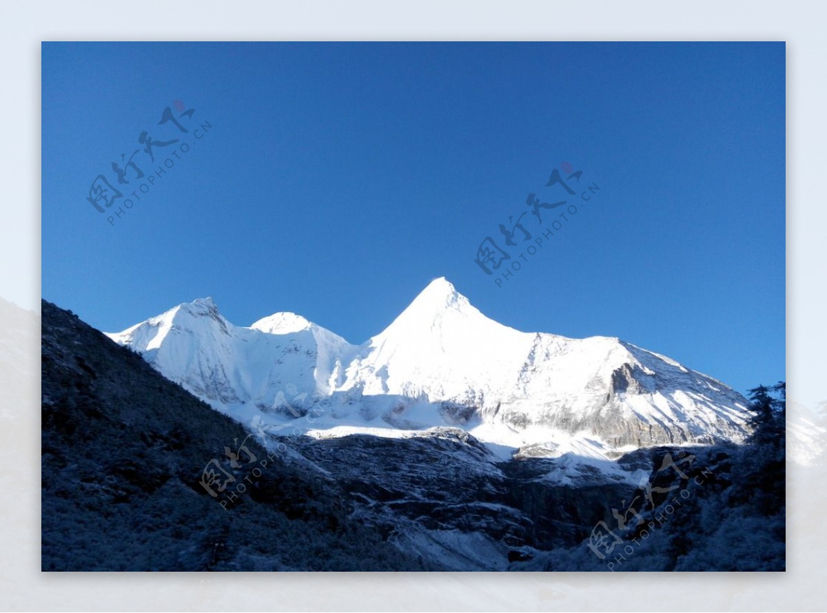 神山雪山图片