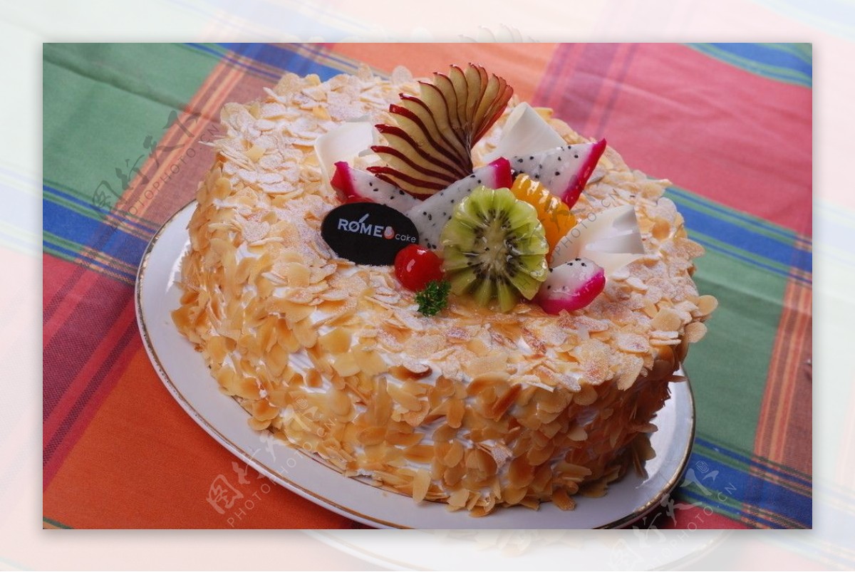 黄色奶油水果生日蛋糕图片