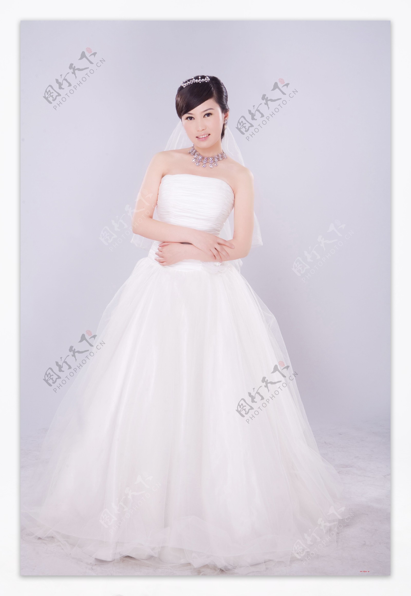 最纯洁的白色婚纱图片