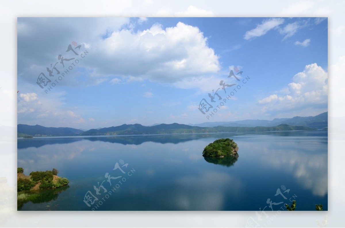 泸沽湖之湖心岛图片