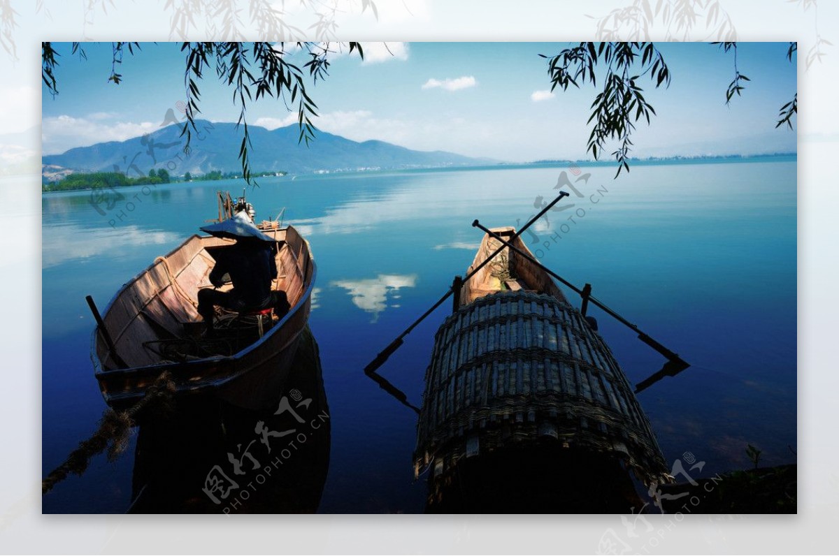邛海渔舟图片