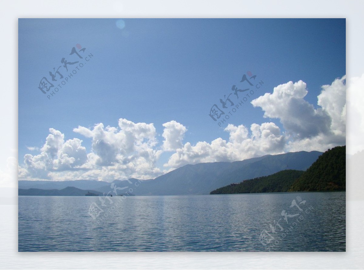 云南泸沽湖风光摄影图片