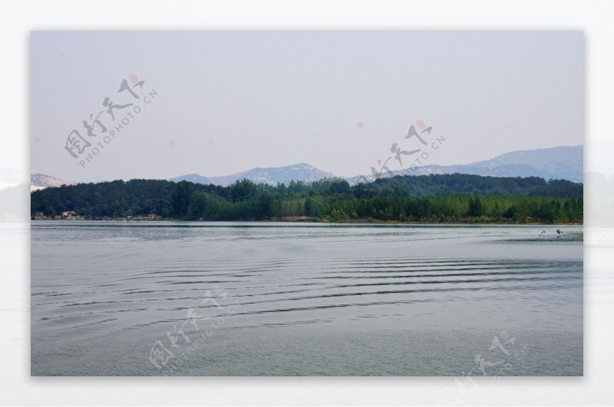 燕子湖水波图片