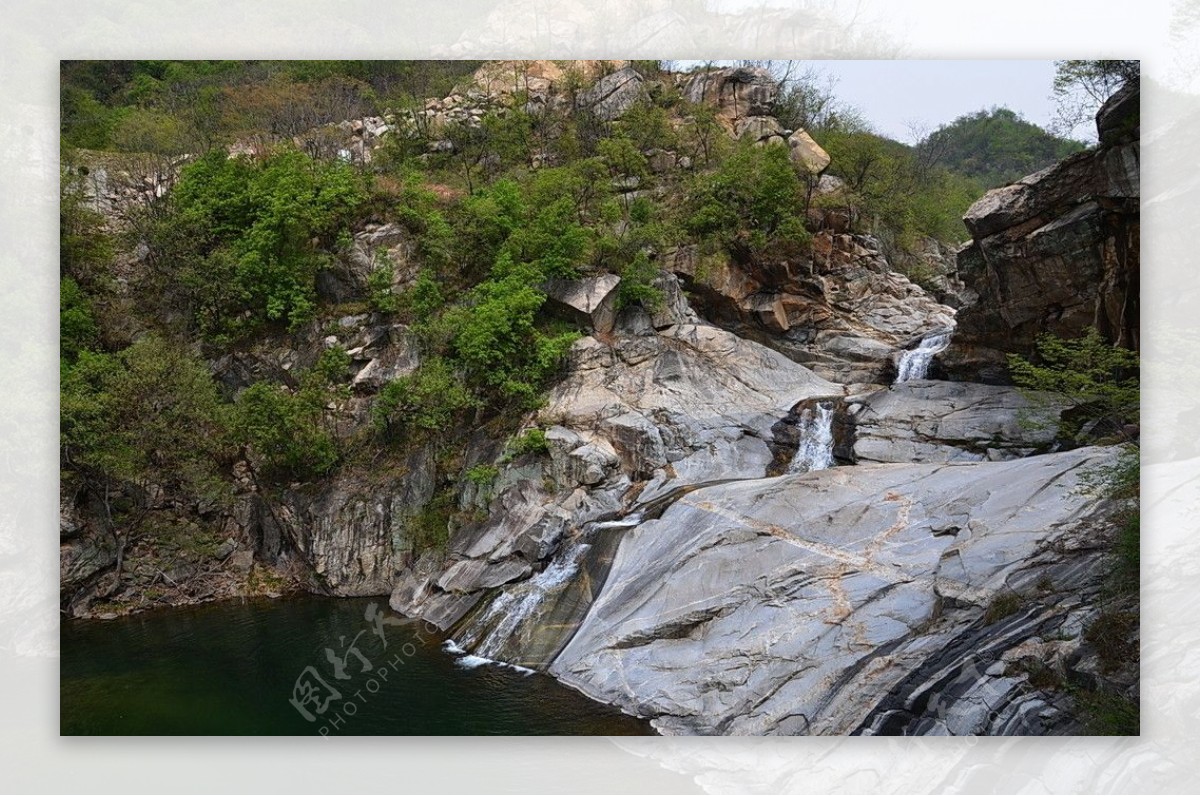 云露的河道图片