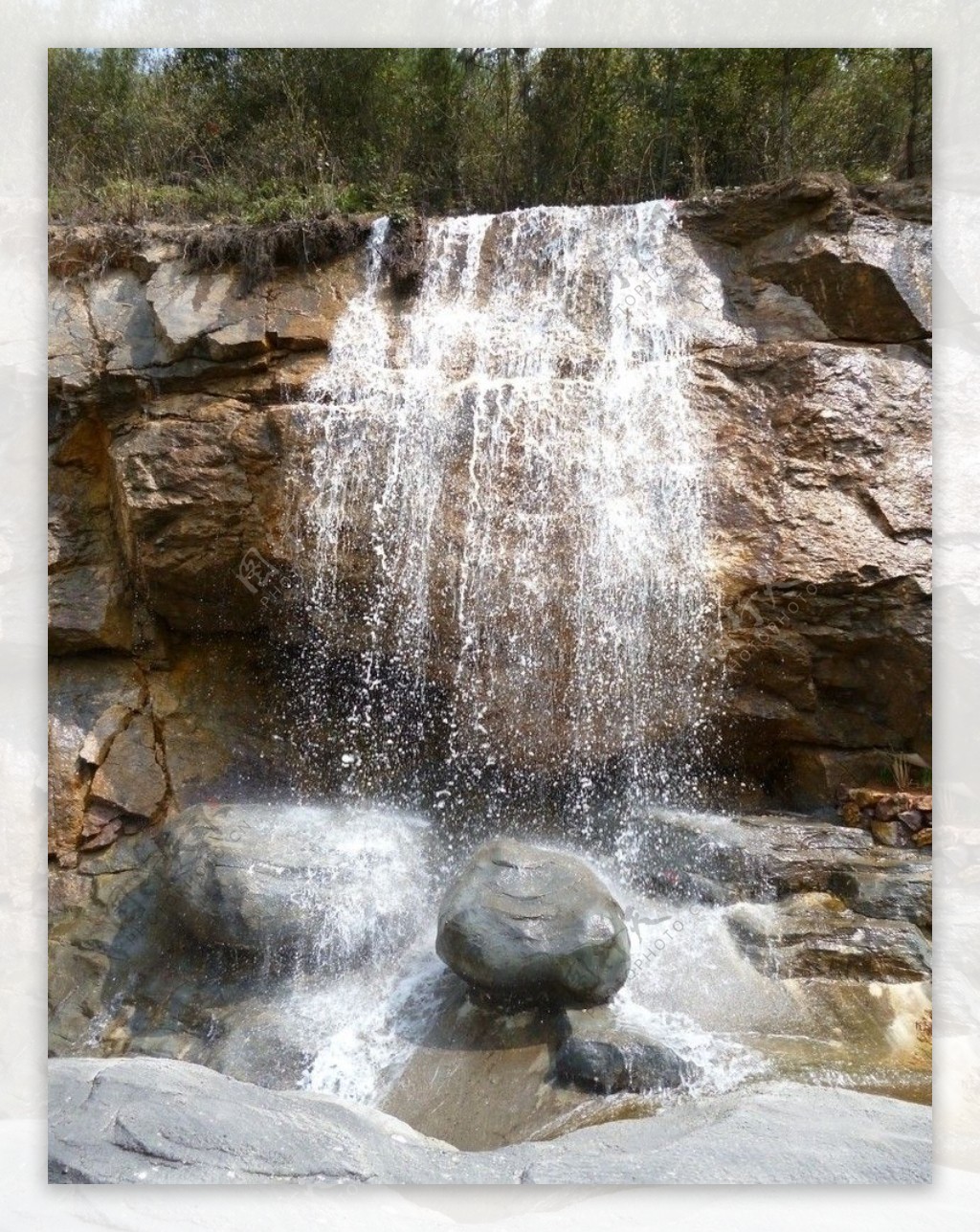 安吉百草园瀑布图片
