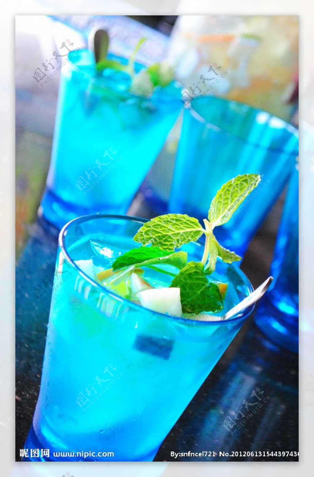 桑格利亚饮品蓝色鸡尾酒图片
