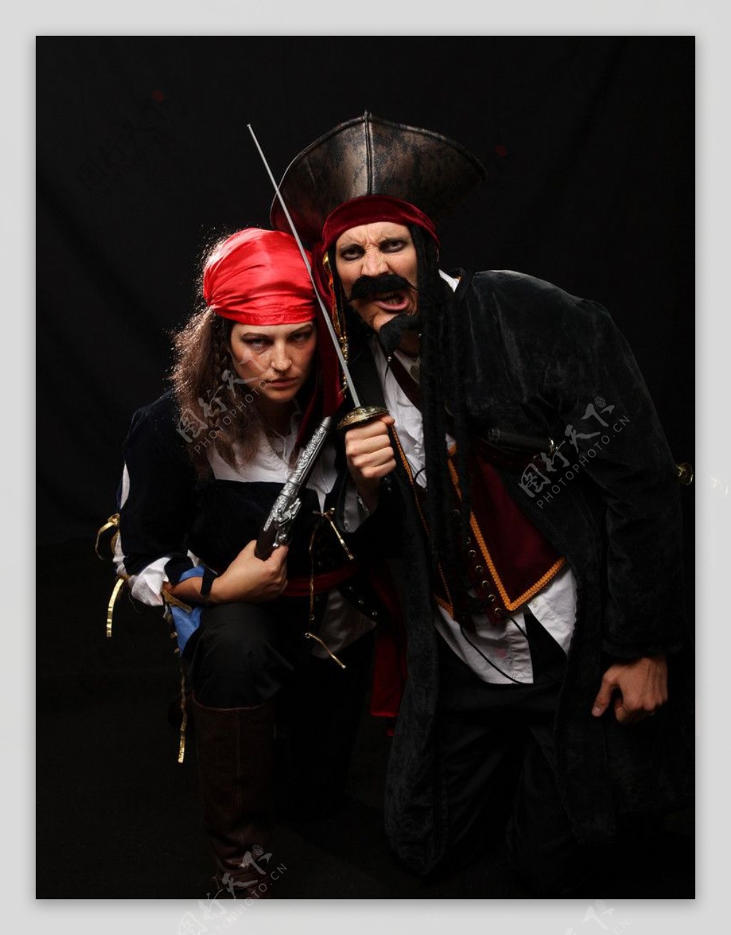 海盗人物恐怖非主流枪手拿枪头巾男性剑手拿剑女性图片
