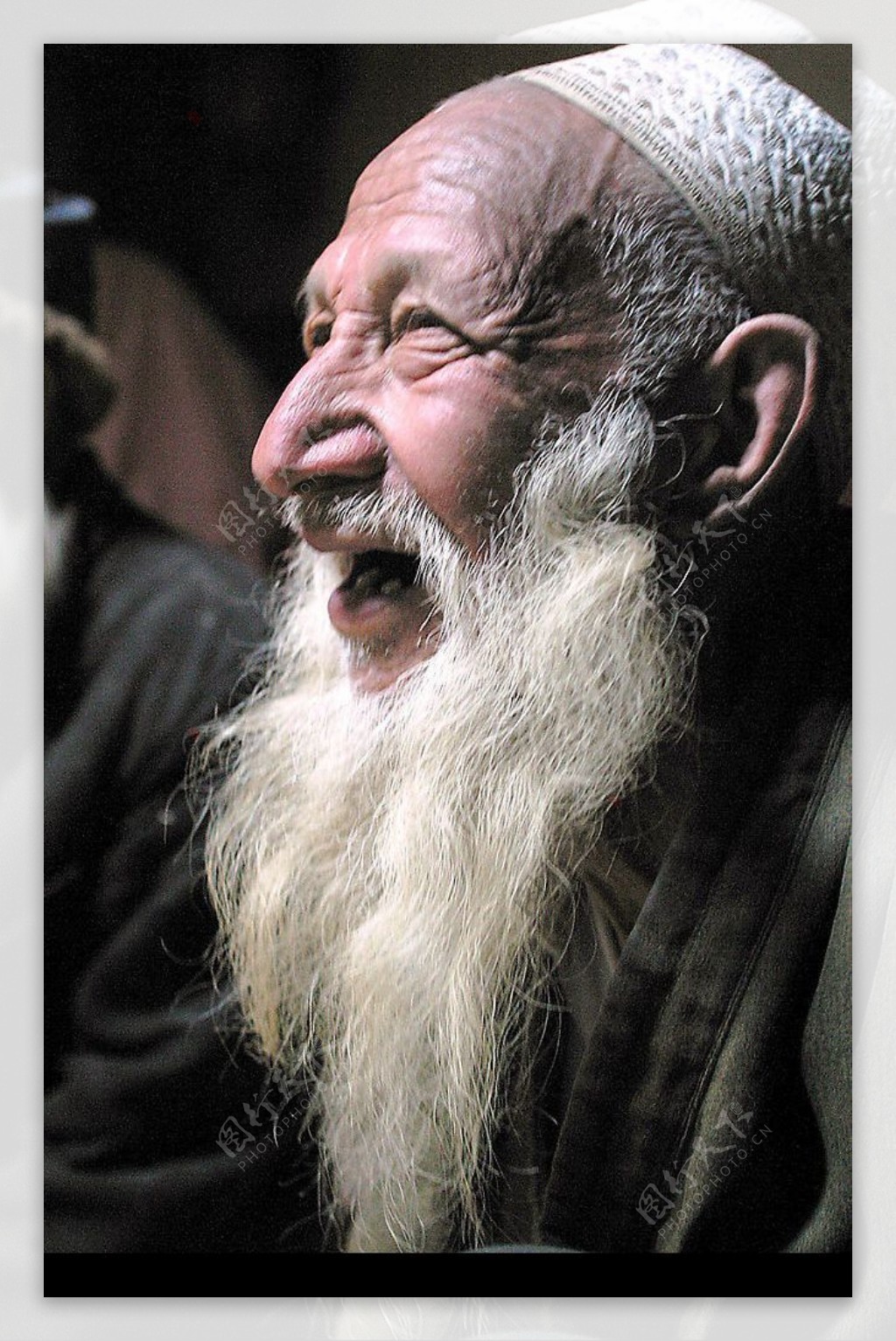 开心老人新疆风情老人开心图片