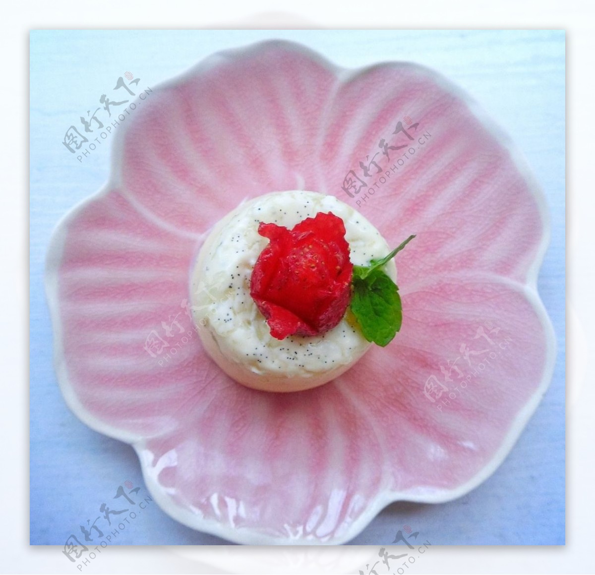 草莓香草燕窝椰奶冻