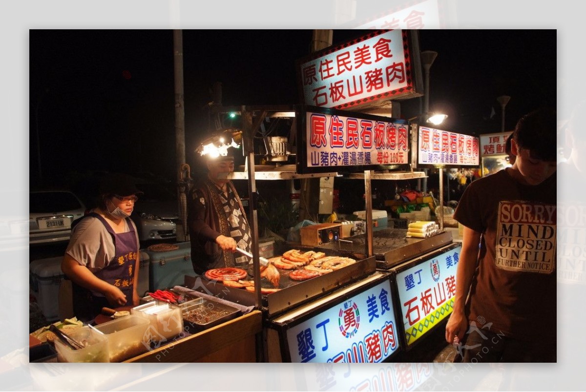 台湾夜市路边小吃小贩