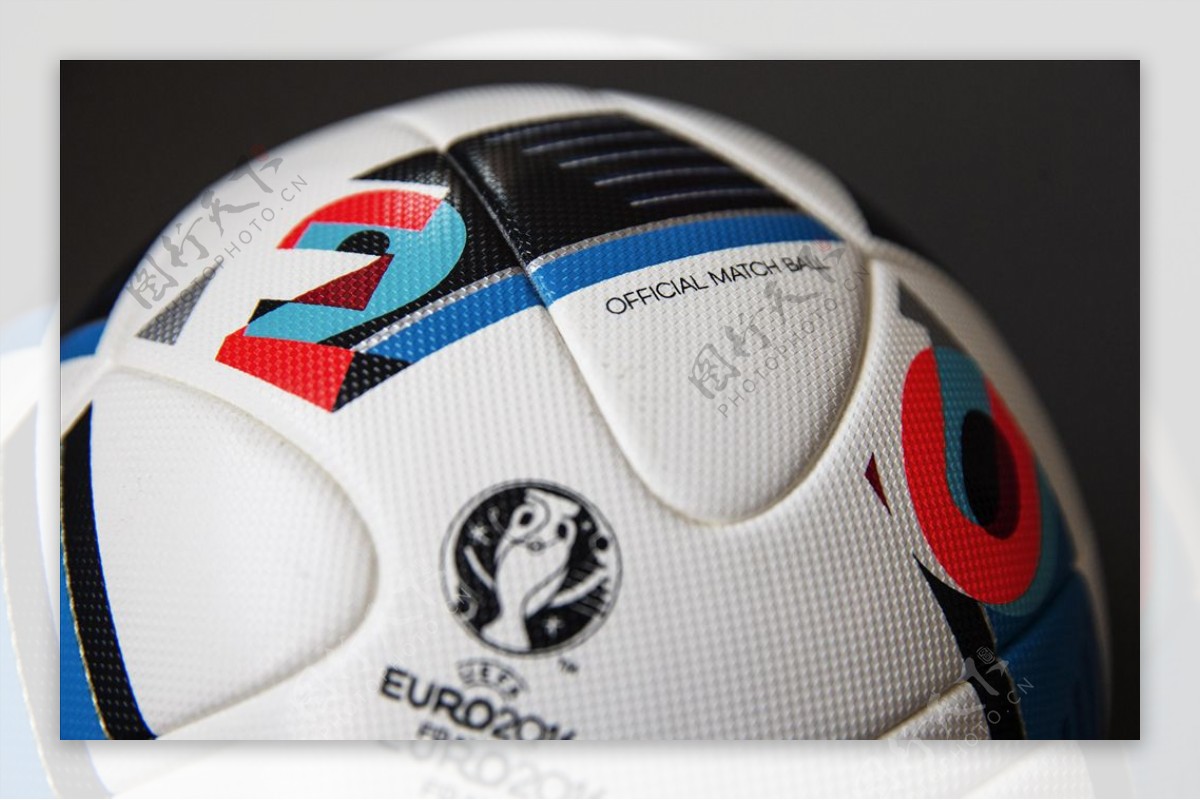 ADIDAS欧洲杯比赛用球广告