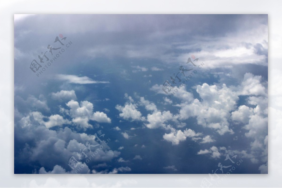 飞机上的云