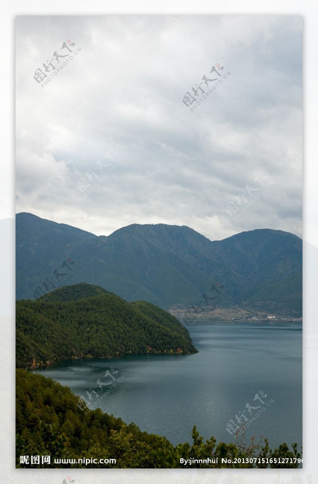 山水湖泊风景