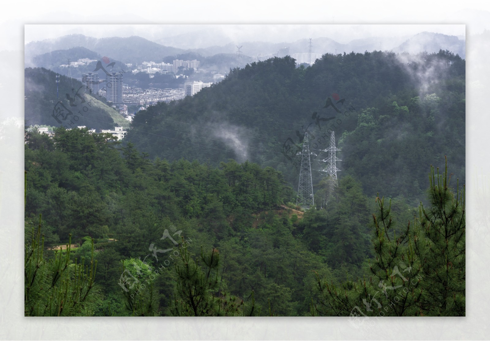 山城雾景