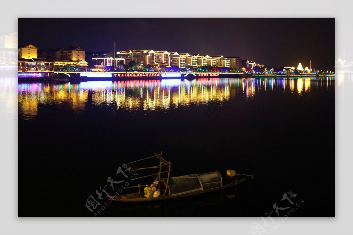 凤凰古城河边夜景