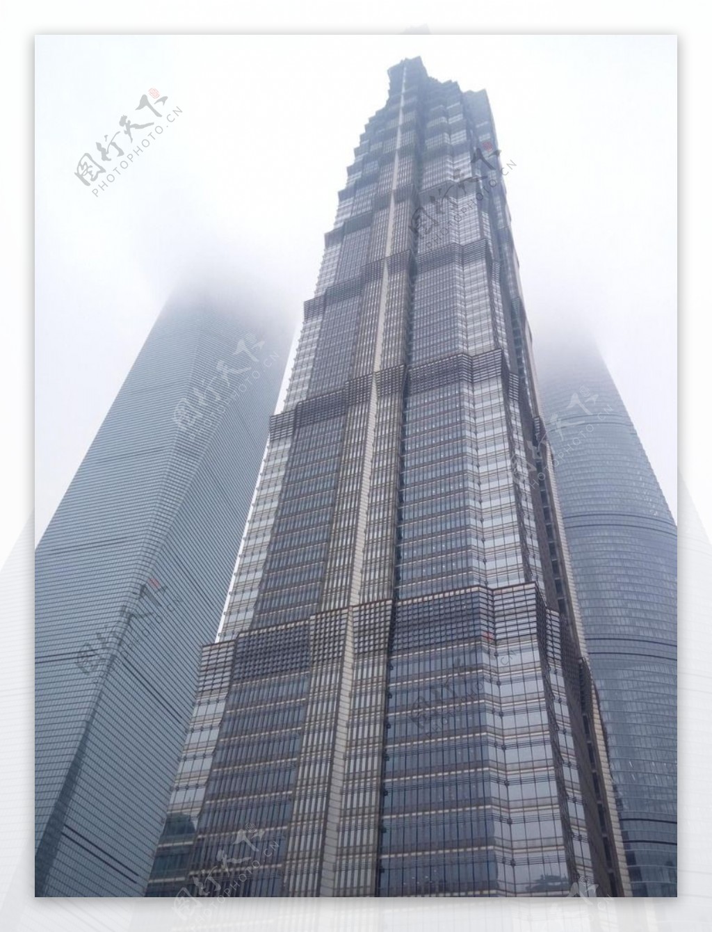 高耸入云的上海金茂大厦