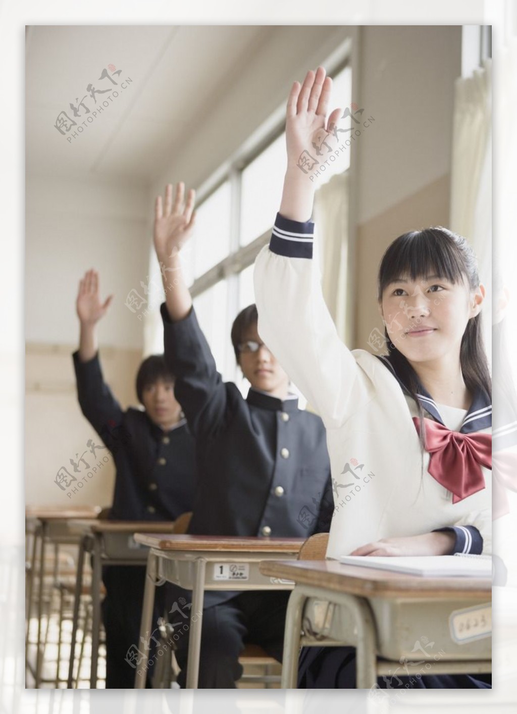 举手的学生