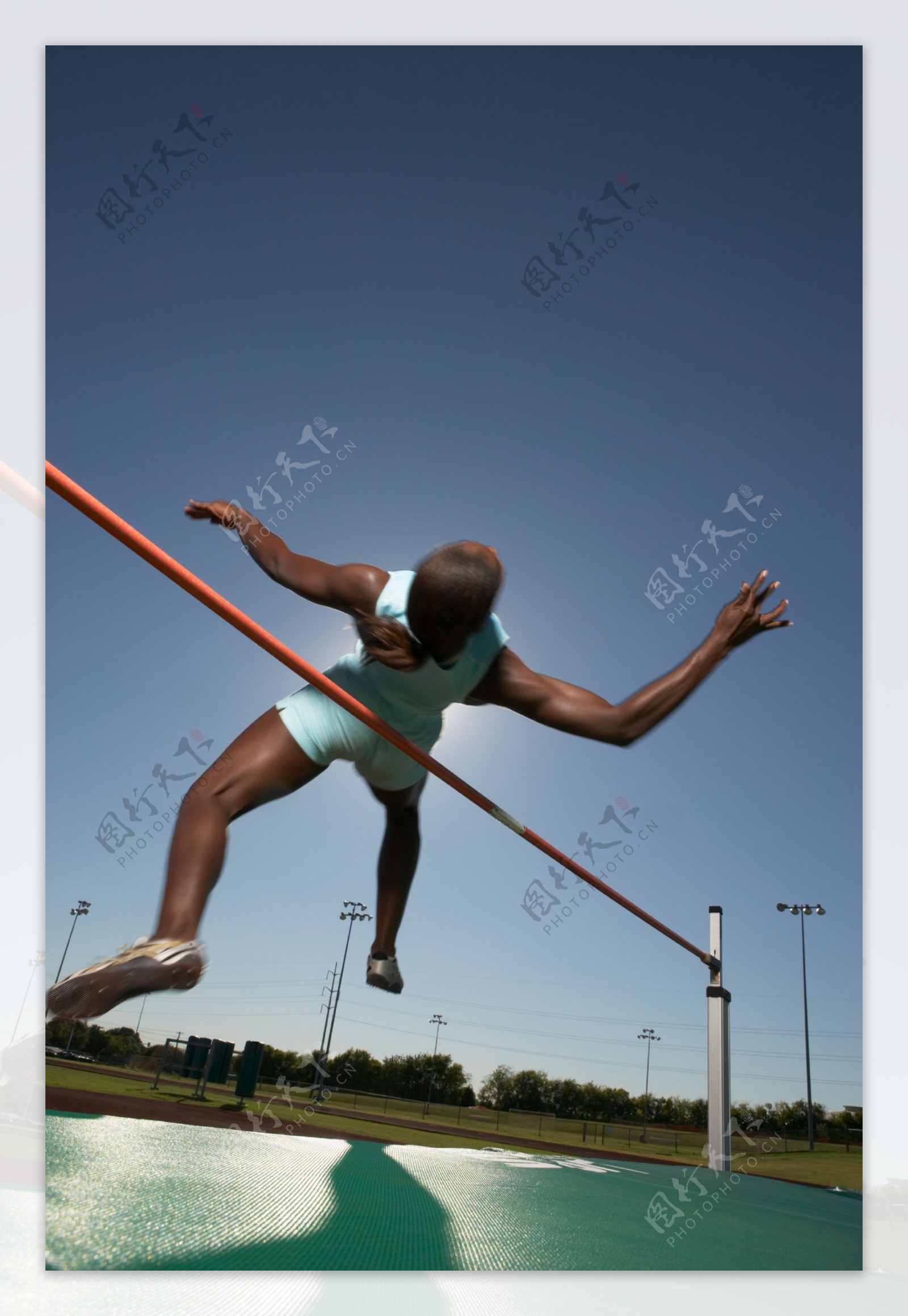 跳高运动员图片