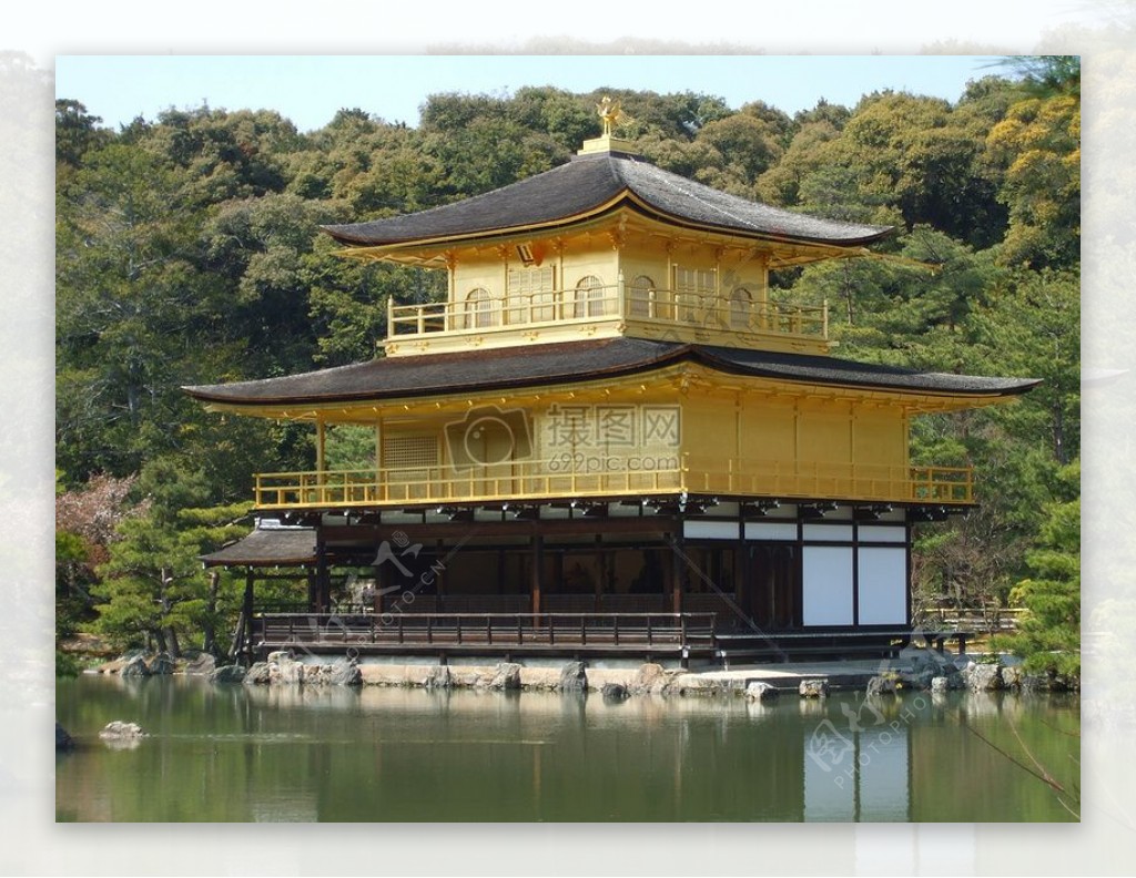 水面上的金阁寺