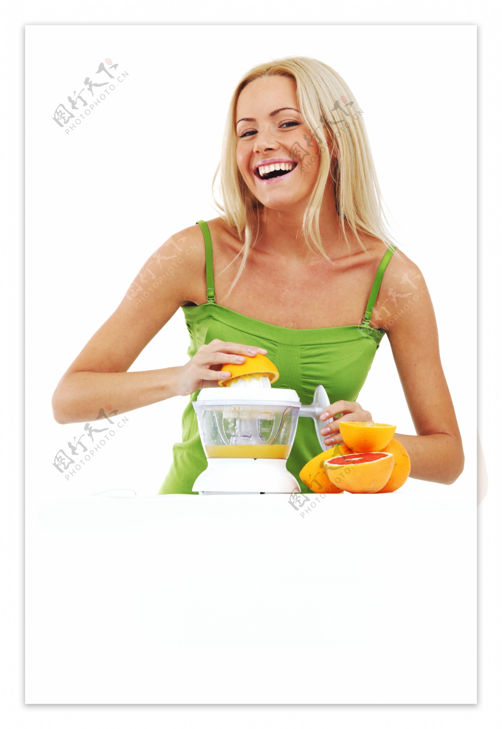 榨橙汁的美女图片