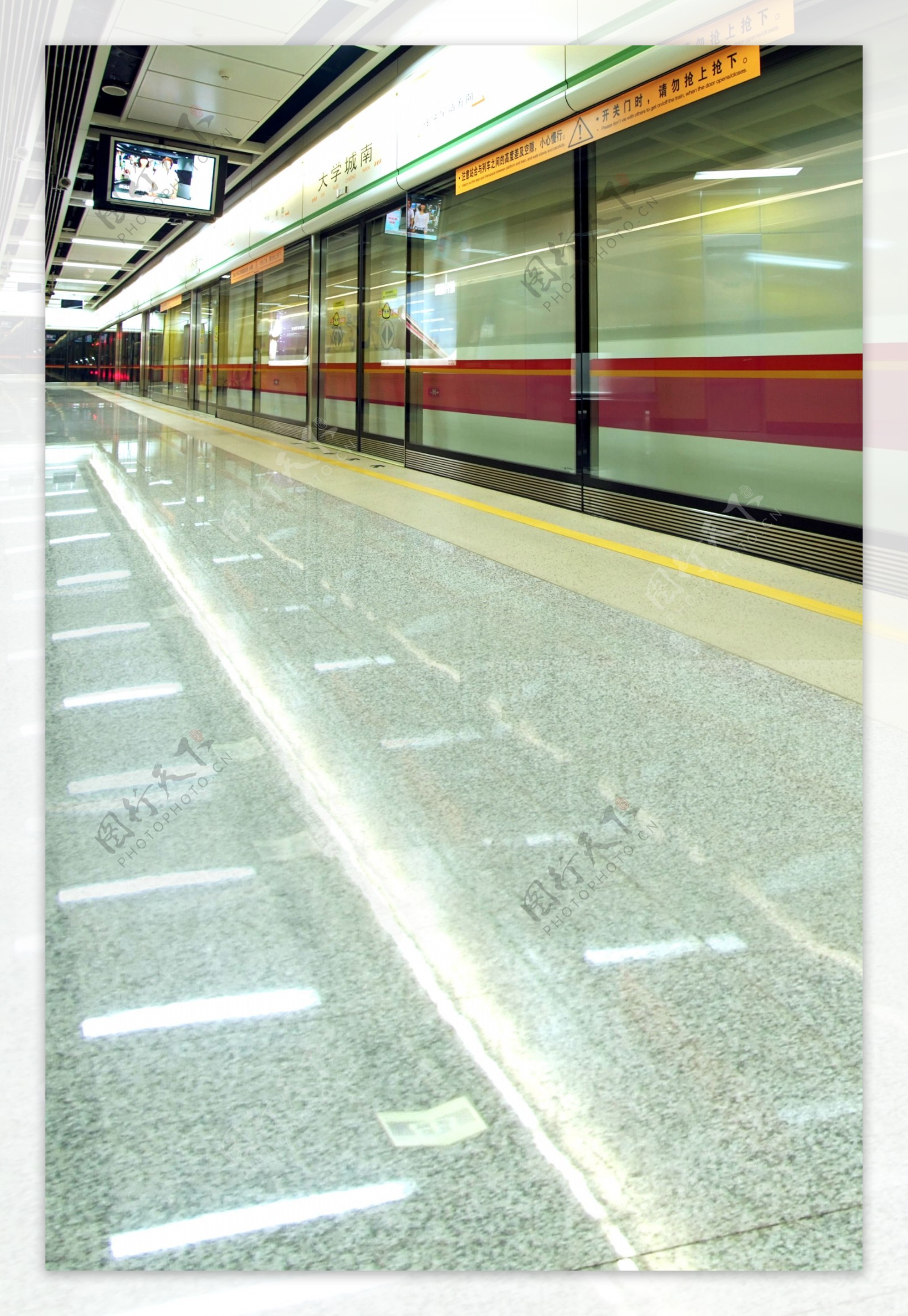 地铁站的内景照明影楼摄影背景图片
