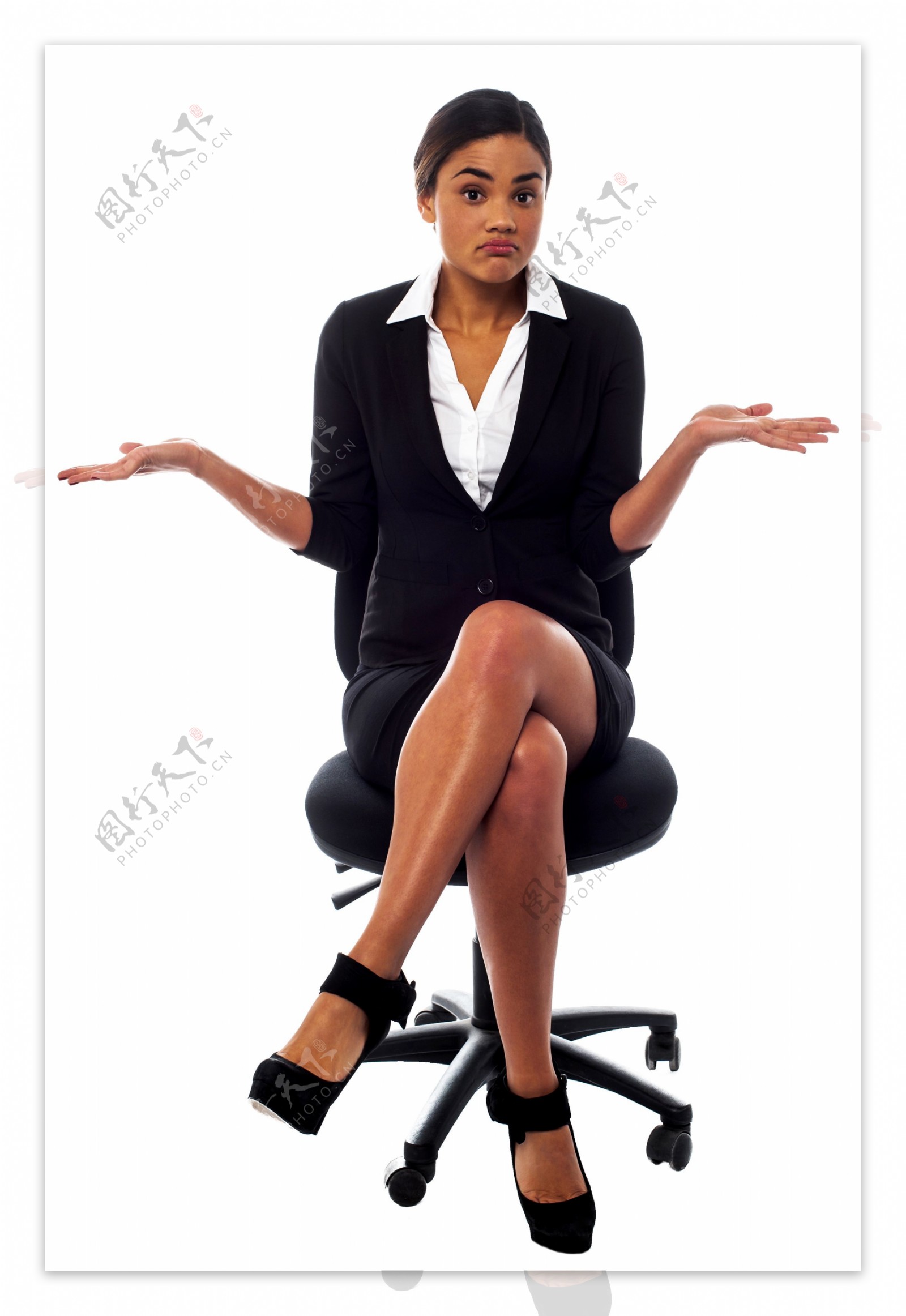 坐在椅子上的职业女人图片