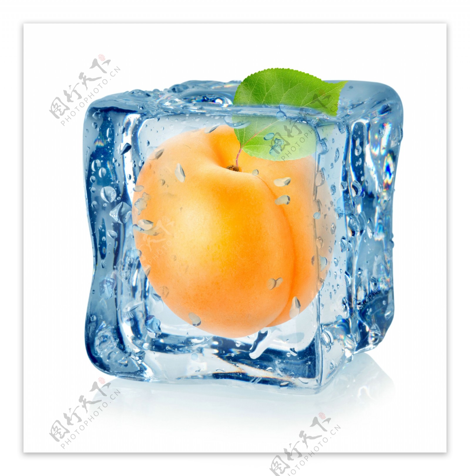 冰块里的黄桃图片