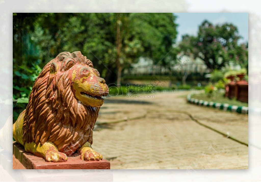 公园狮子雕像