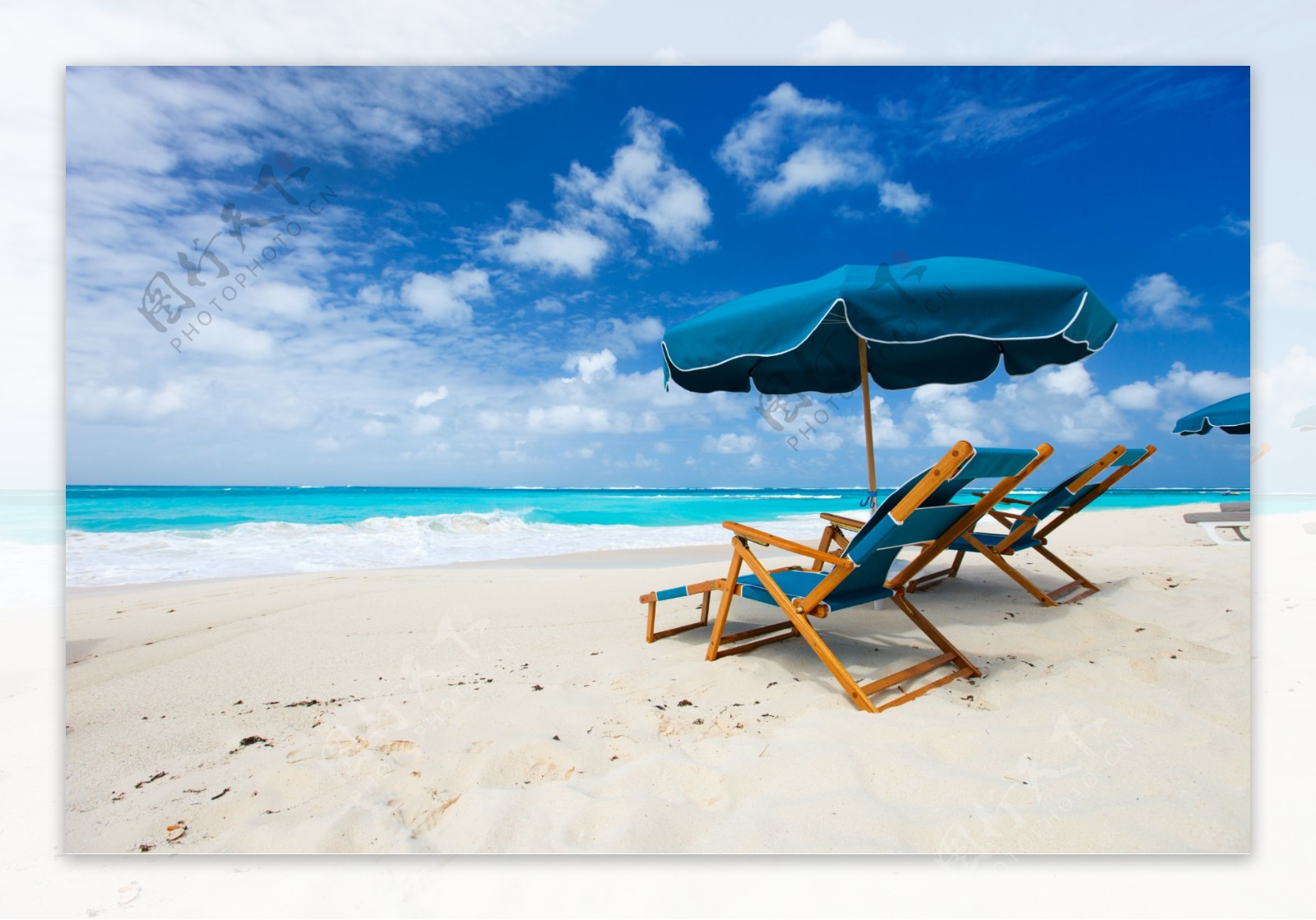 美丽海滩椅子摄影图片