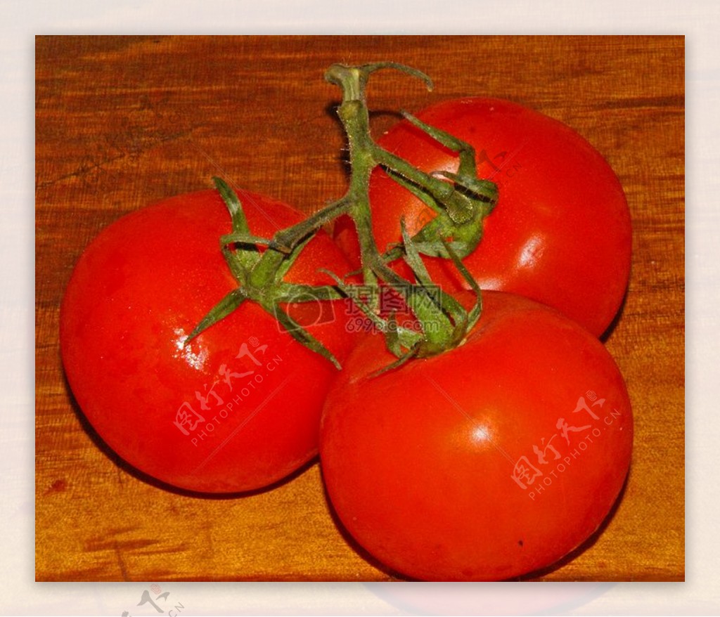 案板上的番茄