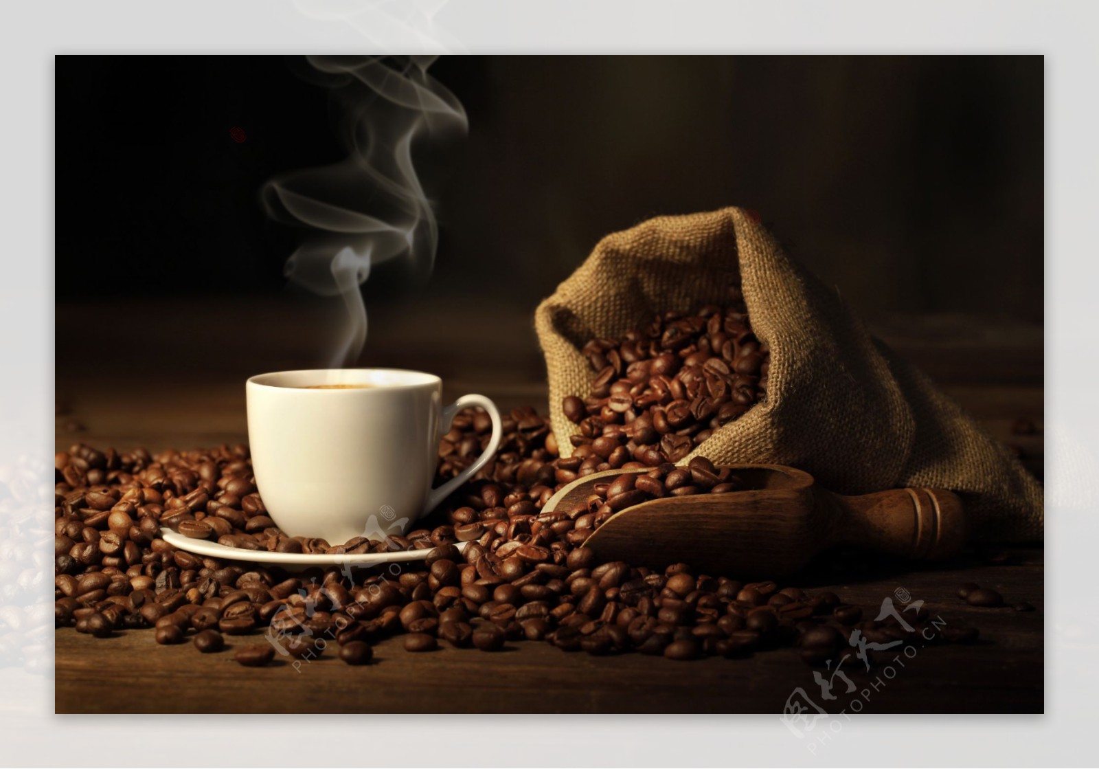 咖啡豆与热咖啡图片