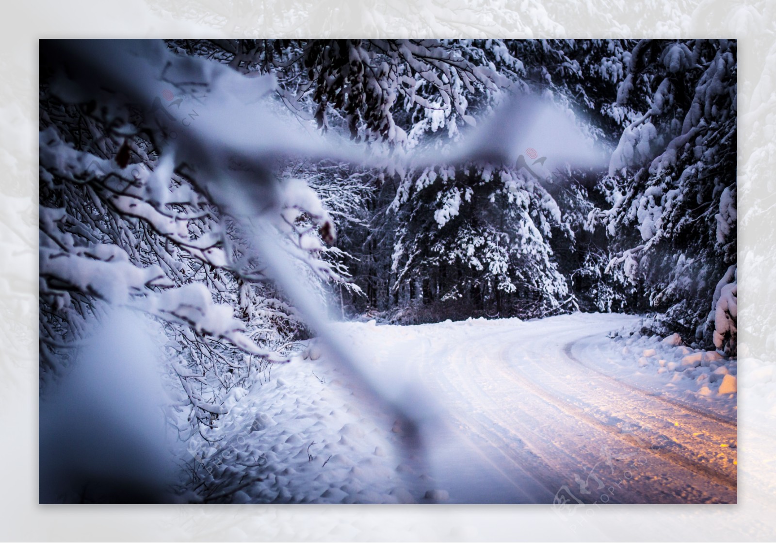 美丽冬天公路风景图片