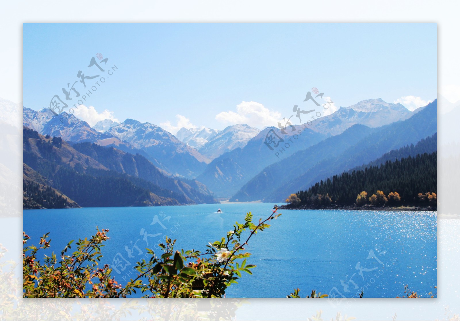湖泊雪山风景图片