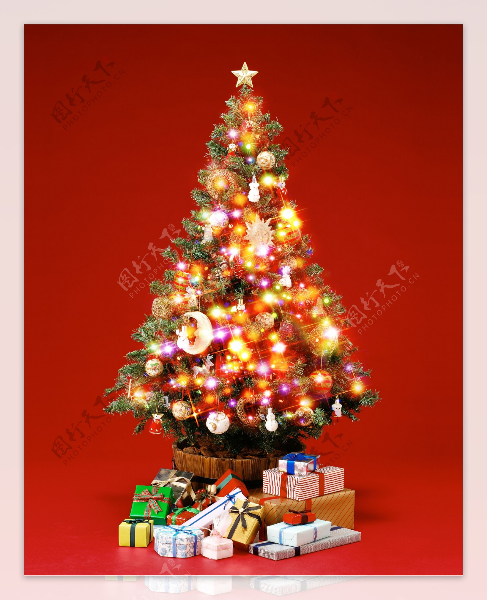 发光的圣诞树高清图片