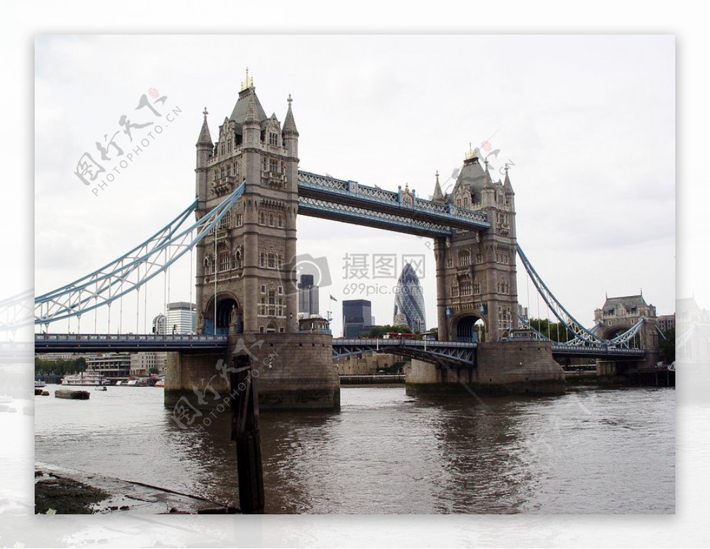 河面上的伦敦大桥