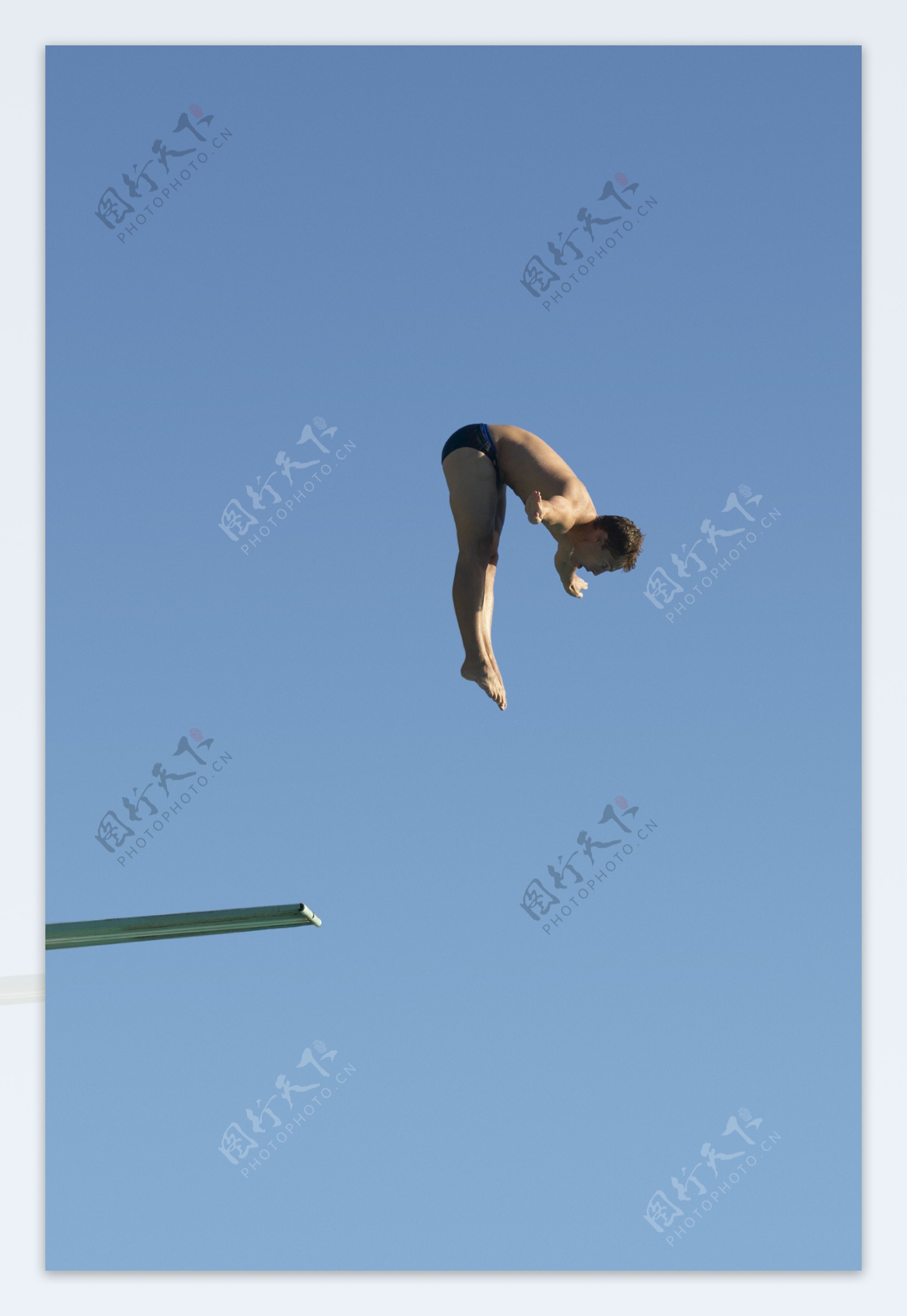 跳水运动员跳水瞬间摄影图片