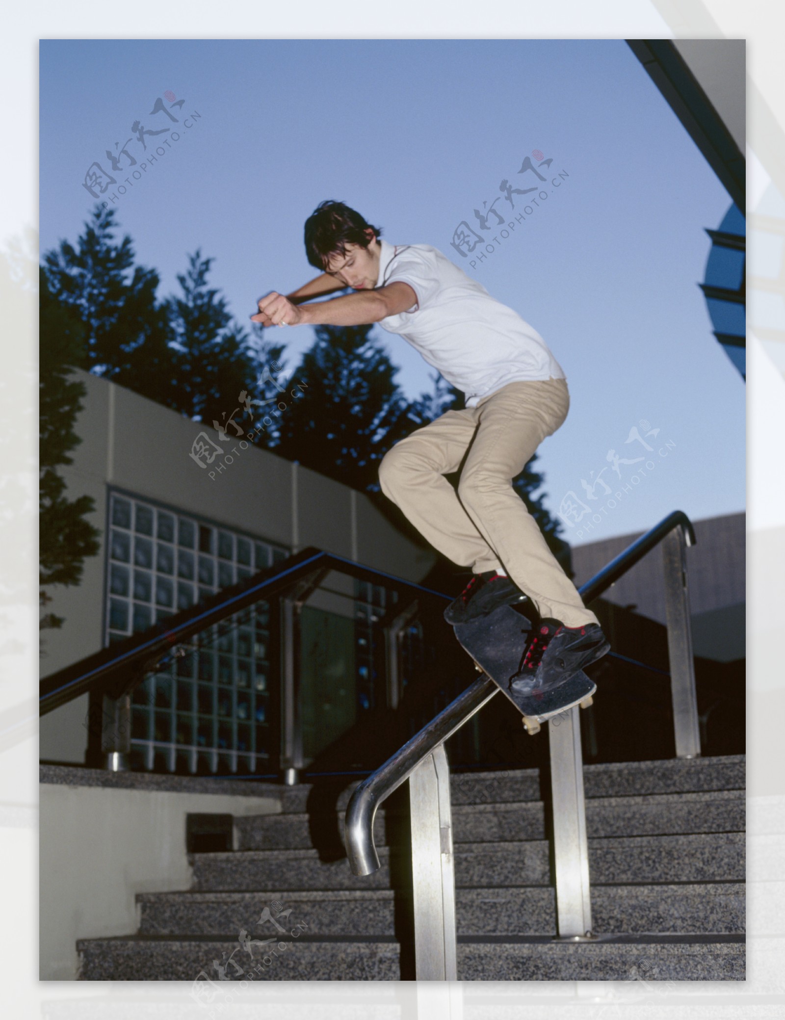 滑板运动时尚青年图片