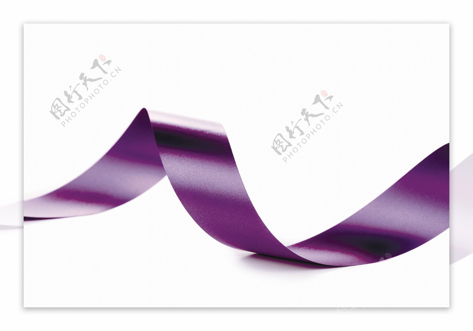 旋转的紫色丝带
