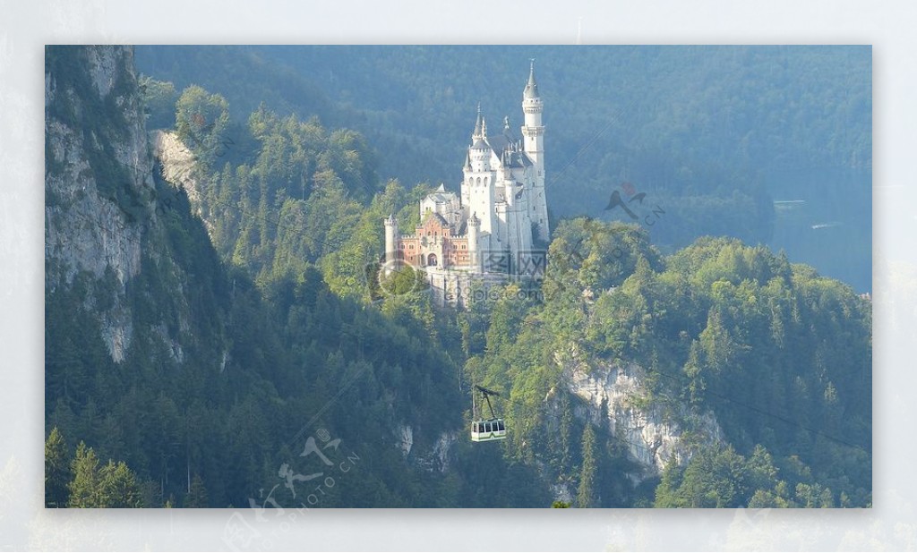 山上的童话城堡