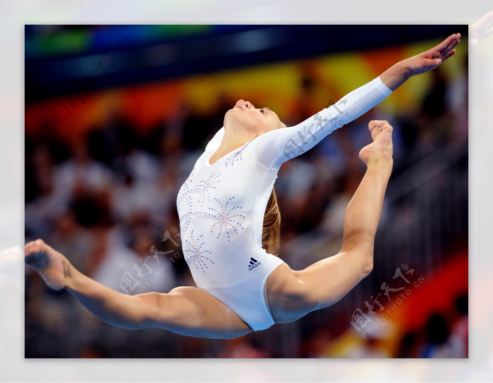 美国体操美女柳金平衡木比赛图片
