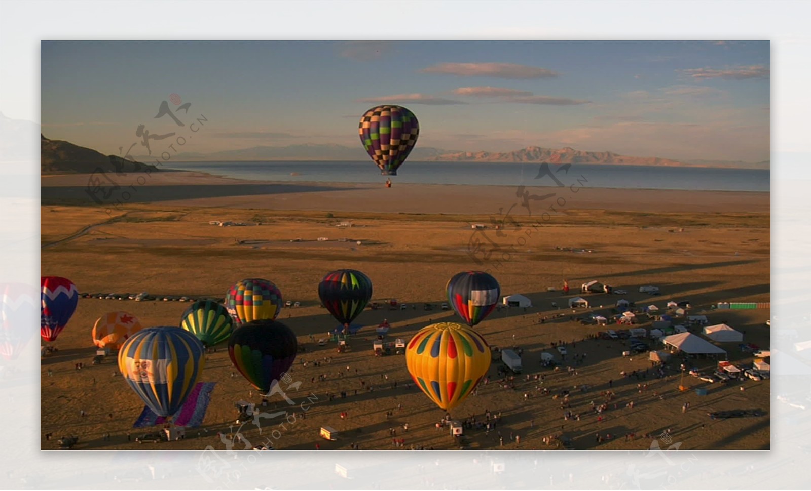 热气球节命中远处的股票视频湖空气视频免费下载