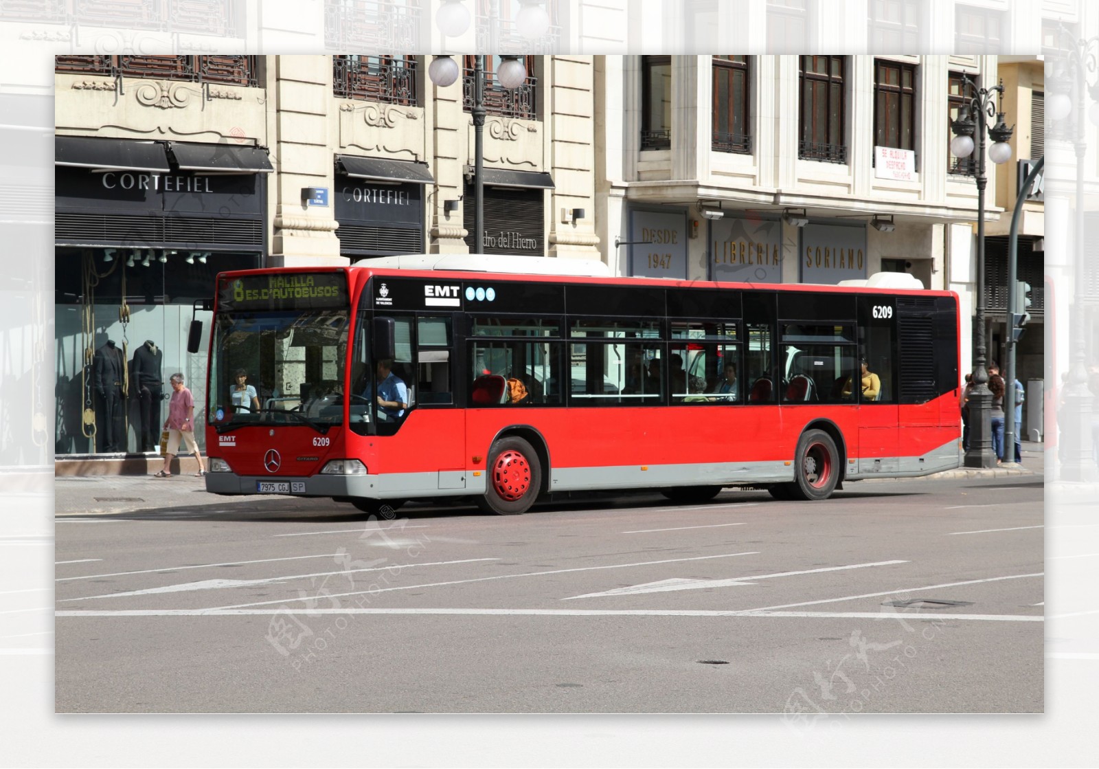 公共汽车图片