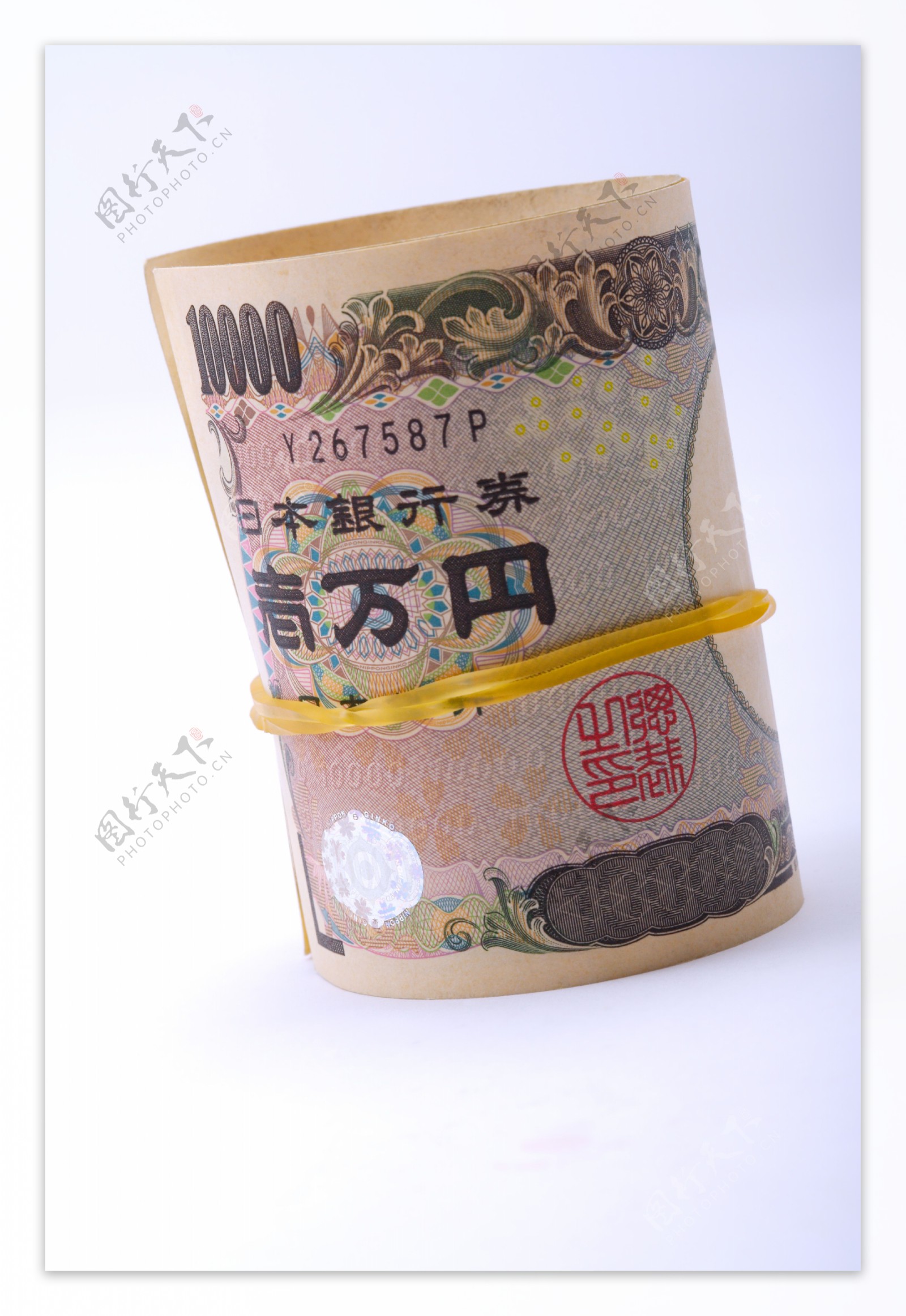一卷捆好的日元图片