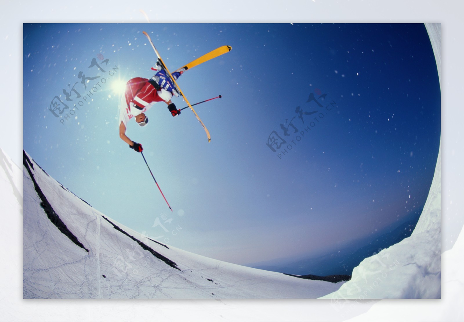 腾空跳跃的划雪人物图片