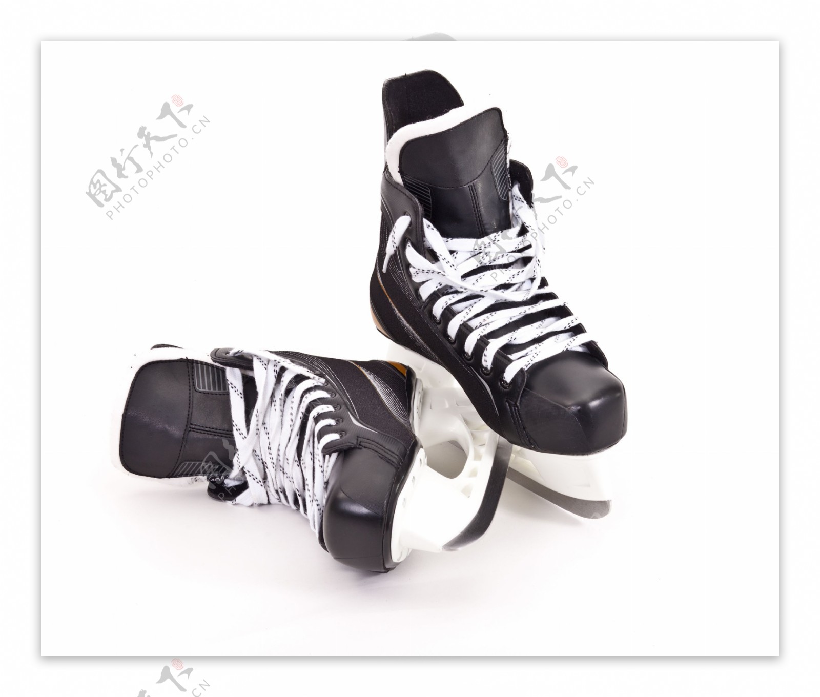黑色溜冰鞋图片