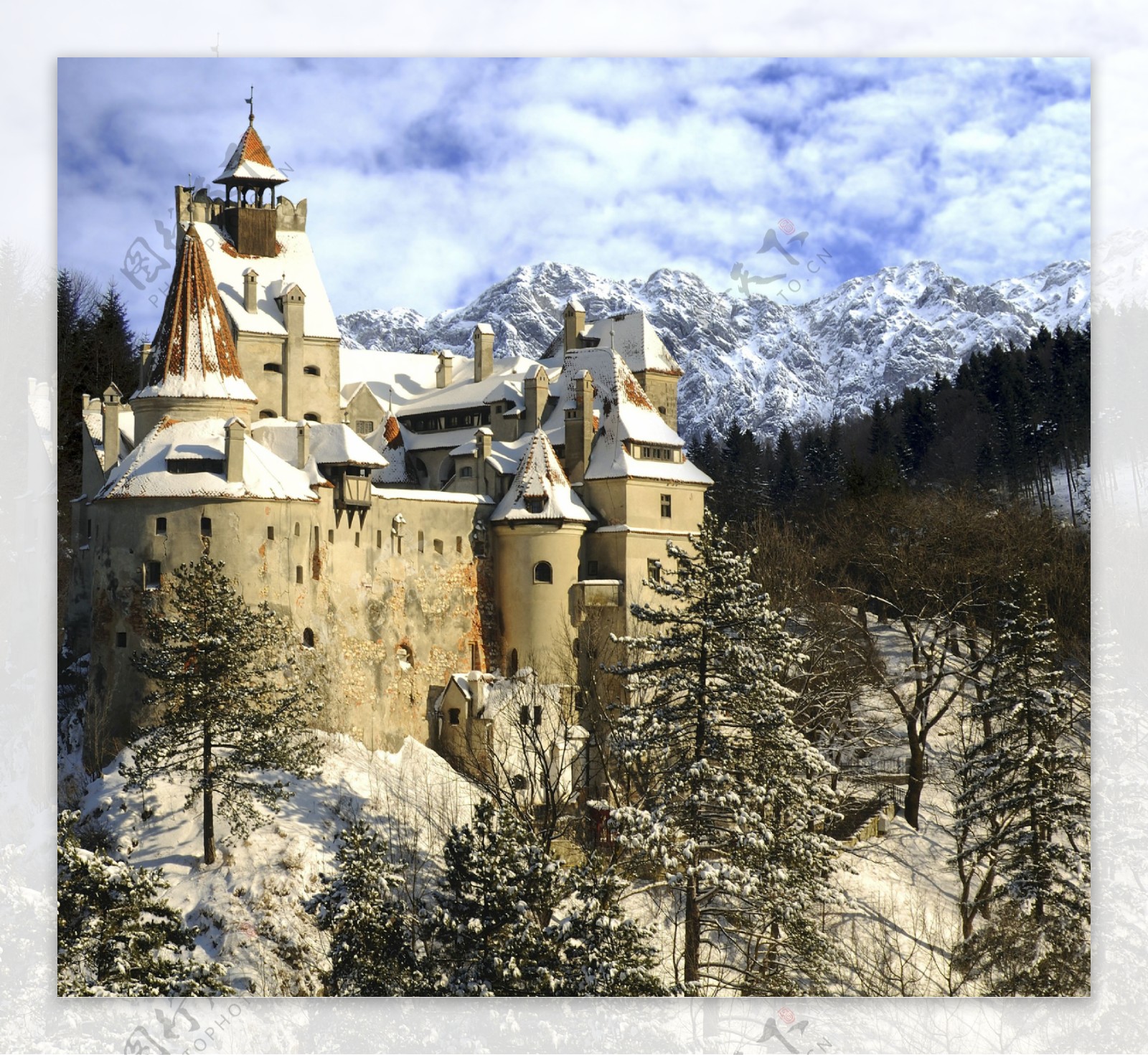 雪山上的城堡图片