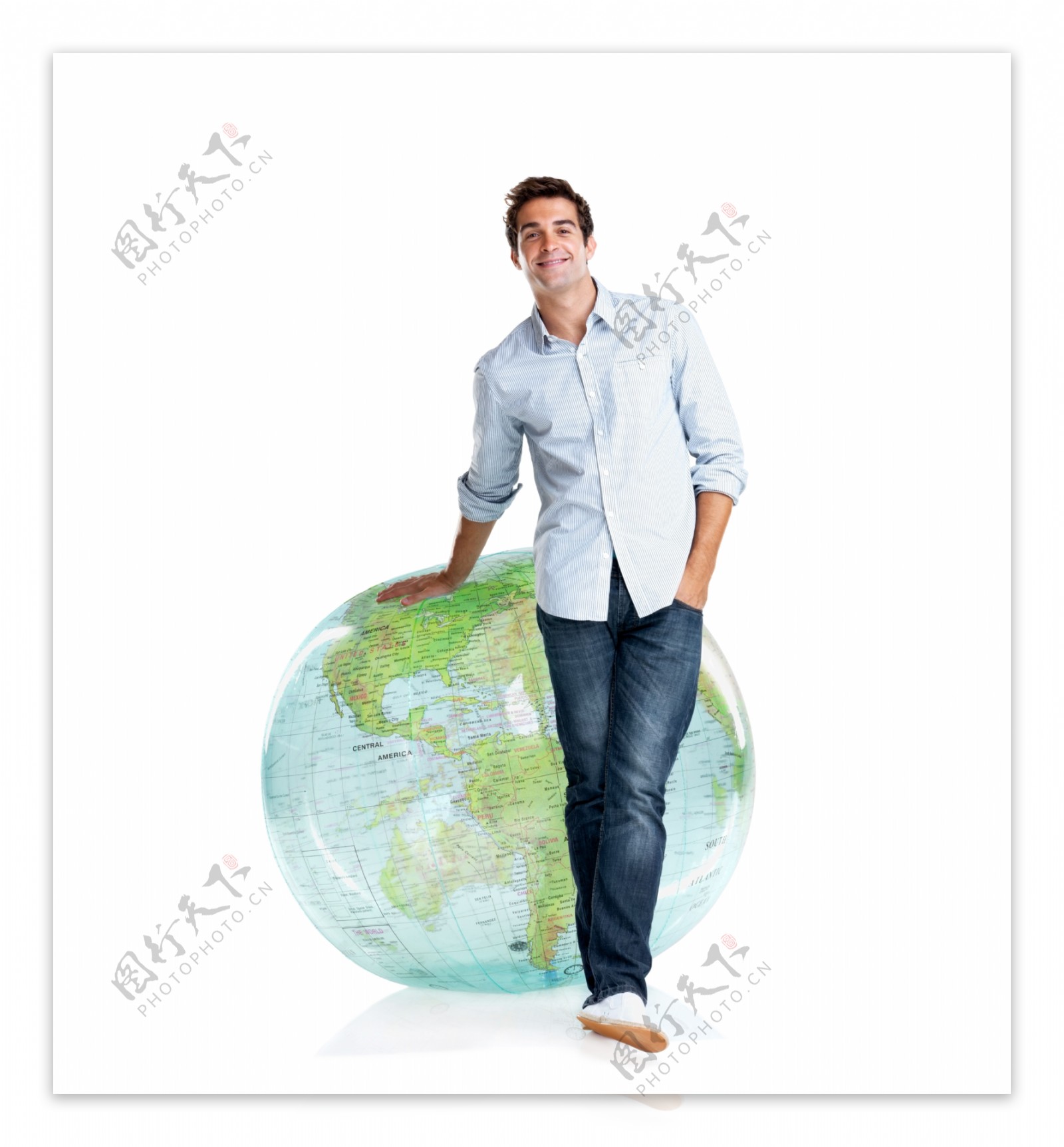 外国男人与地球仪图片