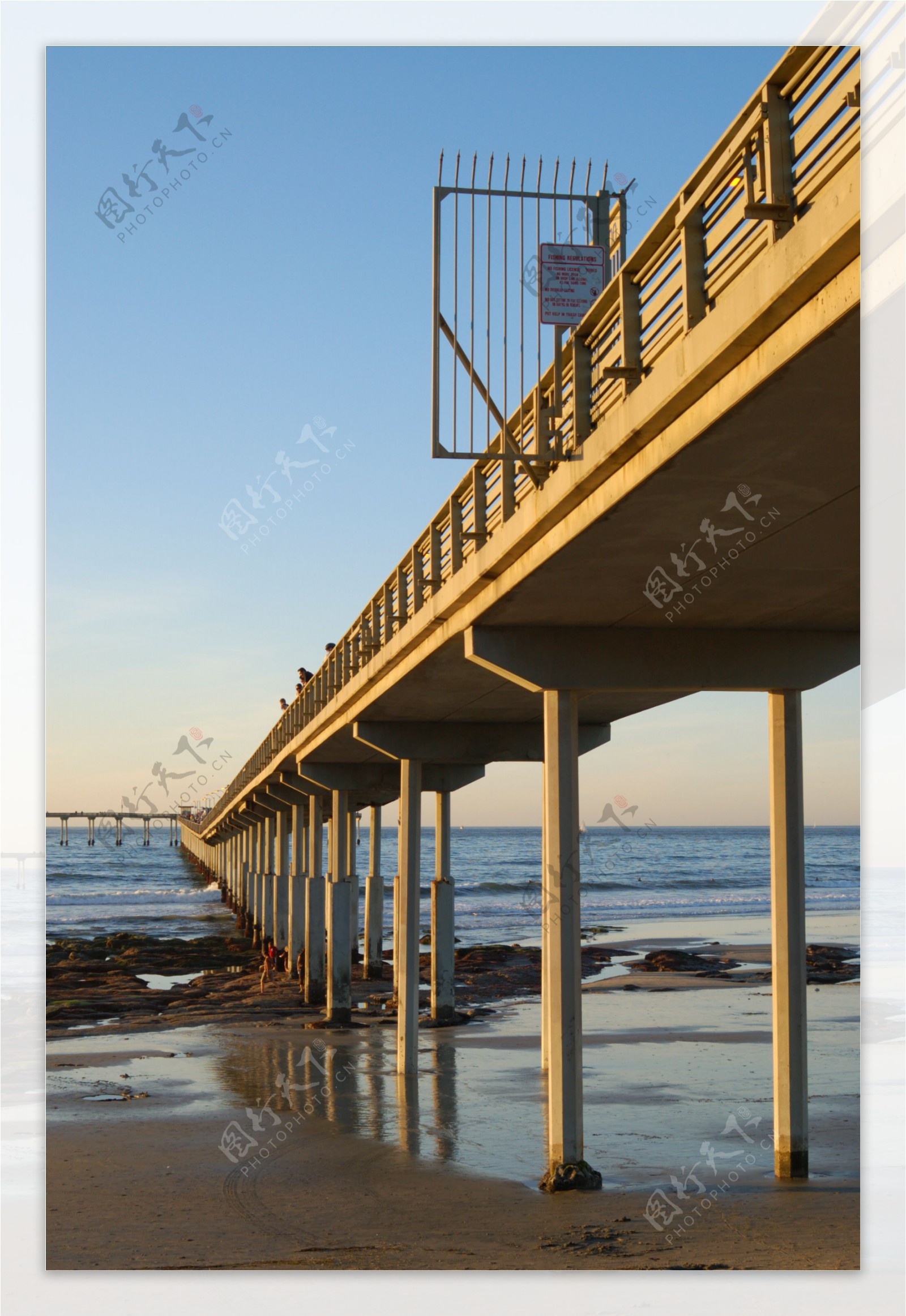 海上观景桥摄影图片