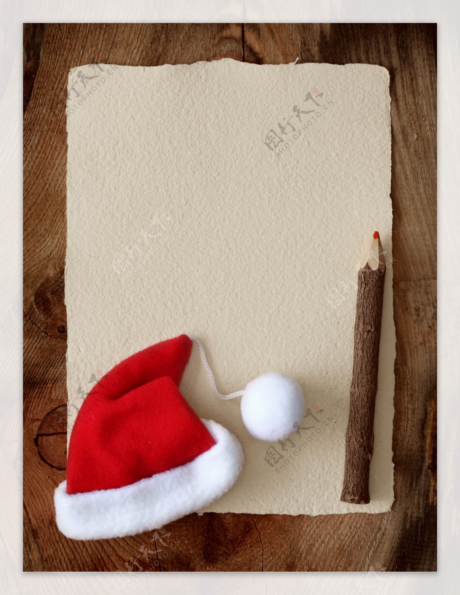 圣诞帽子与木头笔图片